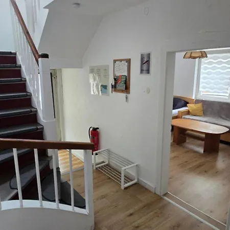 Holiday home Fuer 10 Personen Mit 6 *
